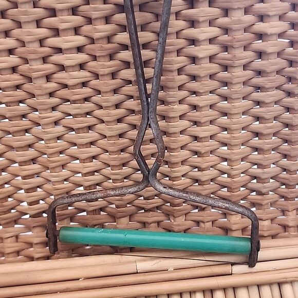 Vintage Rusty Cheese Slicer - Picture 3 of 5